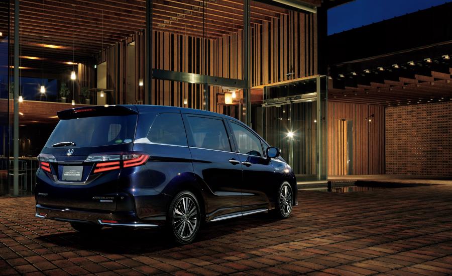  Honda Odyssey Absolute Hybrid 2017 года  (JP) (фото 9 из 12)